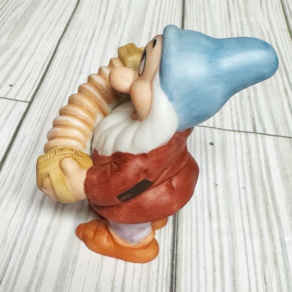 Vintage DISNEY Snow White Seven Dwarves BASHFUL Sri Lanka Porcelain Bisque ~3” - Picture 4 of 5